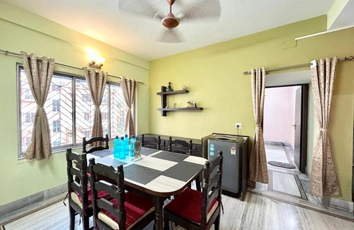 Kolkata Apartment | Elegant 3BHK Apartment with Breakfast in Kalikapur