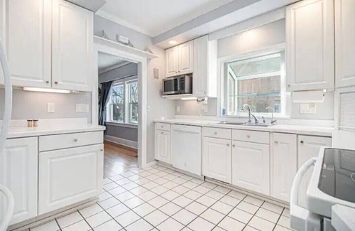Mishawaka House | Riverside Retreat Steps from Notre Dame with Breakfast & Kitchen