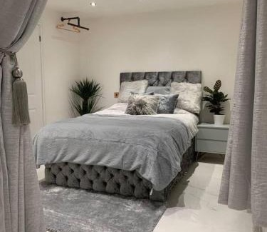 Bury St Edmunds Apartment | Relaxing Stay at The Marble Apartment - 8.6/10 Rated