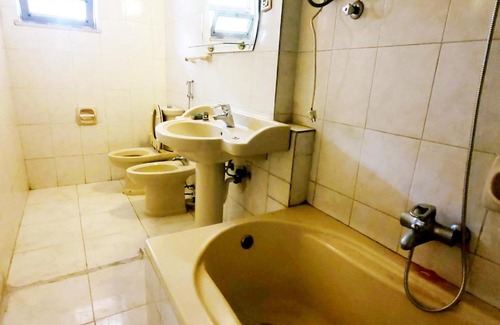 Bole Villa | Elegant Villa in Central Bole - Pet & Child Friendly