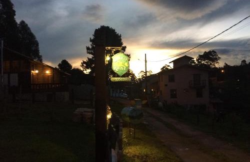 Lavras Novas Cabin | Top-Rated Lavras Real: Breakfast and Family-Friendly Stay