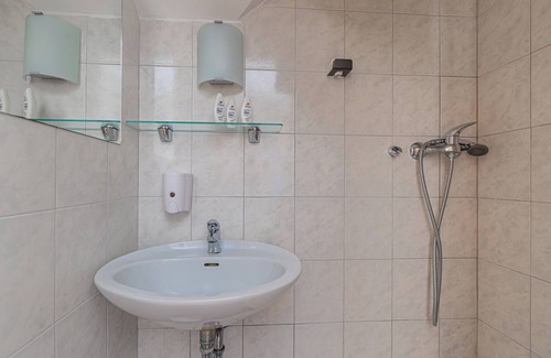 Nova Vas Hotel | Lavrič Hideaway Room 5, Bloke, Slovenia