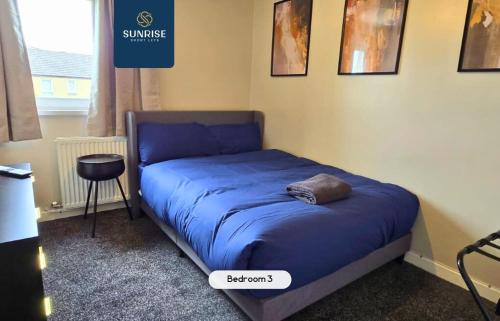 Dundee Apartment | LAW 1 - INVOICE and REDUCED PRICE are only by SUNRISE SHORT LETS DUNDEE, 4 Rooms, 4 Beds with TV's and Fans, BRAND NEW FURNITURE, FRESHLY REDECORATED Rooms, Free Private Parking, Fully Equipped, Group Favourite, 5 mins TO CENTRE - Long Stays
