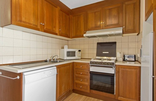 Hotham Heights Apartment | Lawlers 36A - Cozy Apartment Perfect for Families and Couples