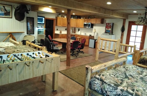 Kyle Cottage | Discover Lawrenceburg: Perfect for Slopes, Events & Relaxation