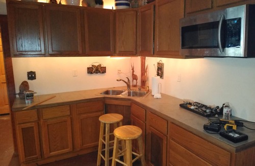 Kyle Cottage | Discover Lawrenceburg: Perfect for Slopes, Events & Relaxation