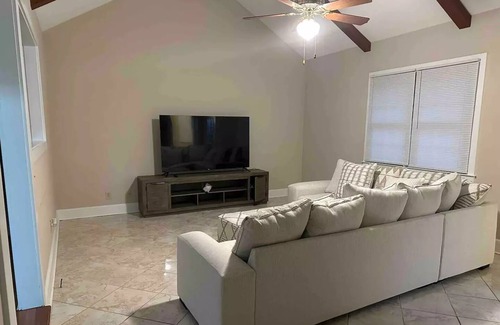 Lawrenceville House | Lawrenceville Sweet Cozy Home
