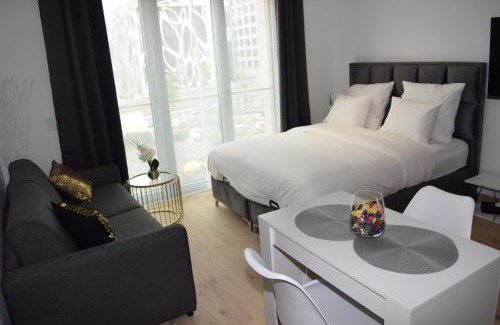 Gasperich Apartment | Explore LAWSON'S GOLD BELL STUDIO - Guest Rated 9.1/10!