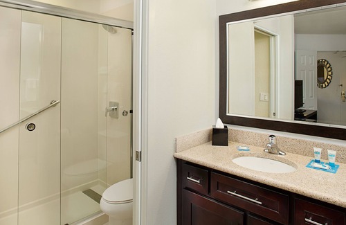 El Segundo Hotel | Relax at the LAX Manhattan Beach Hotel with Pool & Breakfast