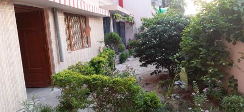 Varanasi House | Budget-Friendly Laxmi Cottage with Family Amenities