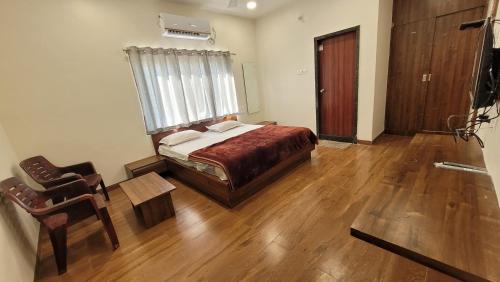Basar House | Family-Friendly Laxmi Lodge: A Guest Favorite at 8/10