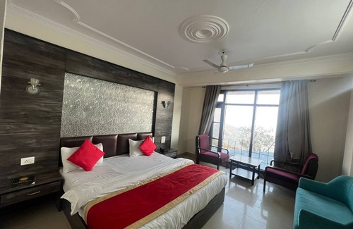 The Mall Road Hotel | Budget-Friendly Laxmi Palace with Spa & Family Amenities