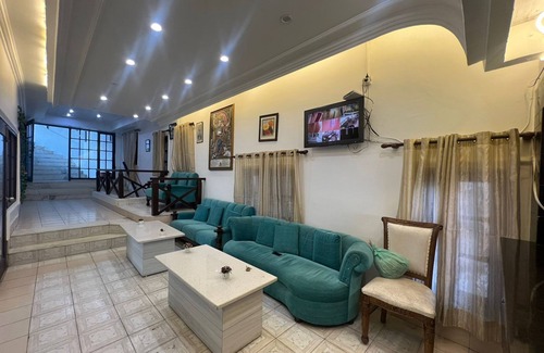 The Mall Road Hotel | Budget-Friendly Laxmi Palace with Spa & Family Amenities
