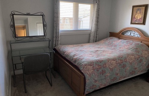 Burlington House | Relaxing Retreat in a Peaceful Corner for Families