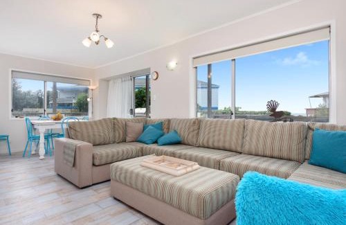 Waihi Beach House | Relax at Laze on Loop - Waihi Beach Holiday Home