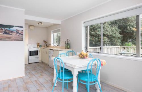 Waihi Beach House | Relax at Laze on Loop - Waihi Beach Holiday Home