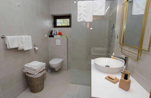 Dobrota Apartment | Lazovic- Apartment by the Sea with Amazing View