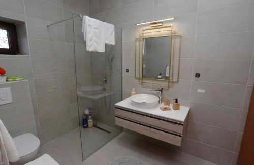 Dobrota Apartment | Lazovic- Apartment by the Sea with Amazing View