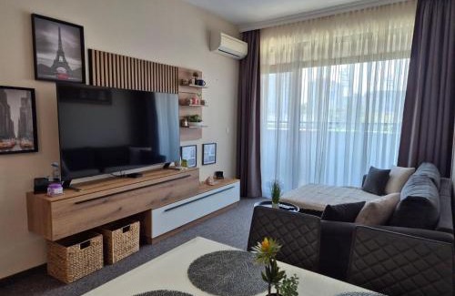 Burgas Apartment | Oceanfront Lazuren Bryag Lux Suite with Private Pool