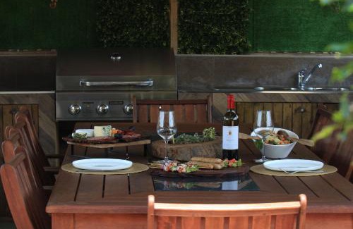 Lakes Entrance Apartment | Relaxing Lazy Acre Log Cabins with Pool & Ocean View