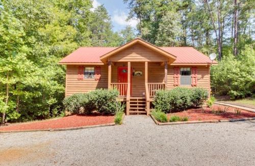 Sautee Nacoochee House | Relax at Lazy Acres: Pet-Friendly Retreat with Hot Tub