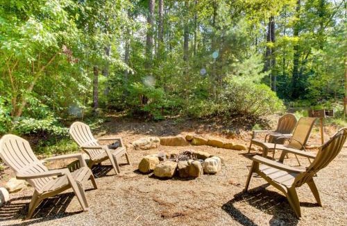 Sautee Nacoochee House | Relax at Lazy Acres: Pet-Friendly Retreat with Hot Tub