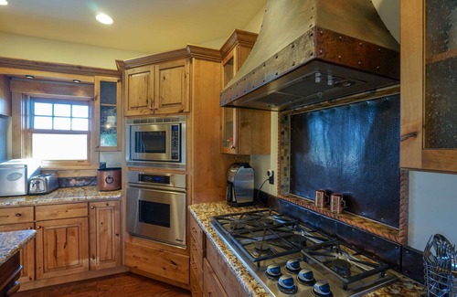 North Meadow Creek House | Indulge at Lazy Ass Ranch: Spa & Family-Friendly Retreat
