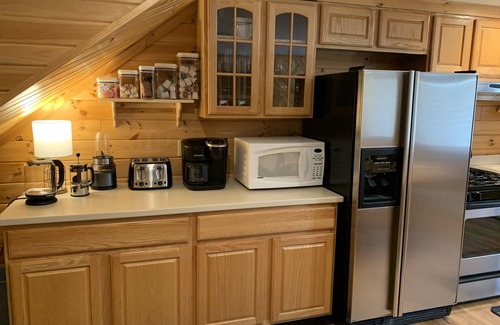 East Burke Cabin | Exceptional Lazy Bear Cabin: Family-Friendly with Breakfast
