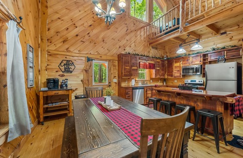 Mentone Cabin | Unwind at Lazy Bear: Hot Tub, Fire Pit & Game Room Fun