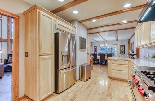Welches Cabin | Experience Lazy Bear Lodge: Hot Tub & Game Room Awaits