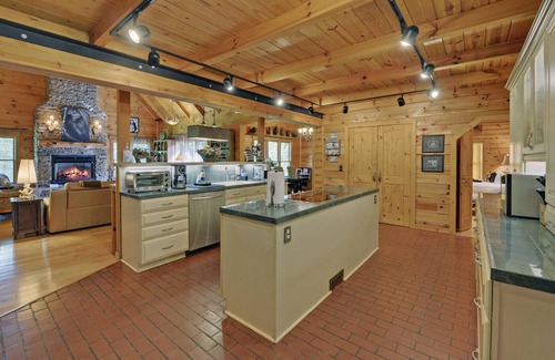 Helen Cabin | Relaxing Retreats at Lazy Bear Lodge: Pools, Spa & Wine Tours