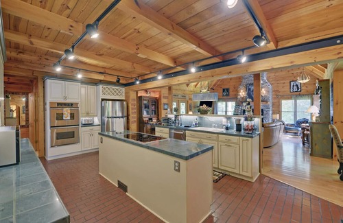 Helen Cabin | Relaxing Retreats at Lazy Bear Lodge: Pools, Spa & Wine Tours
