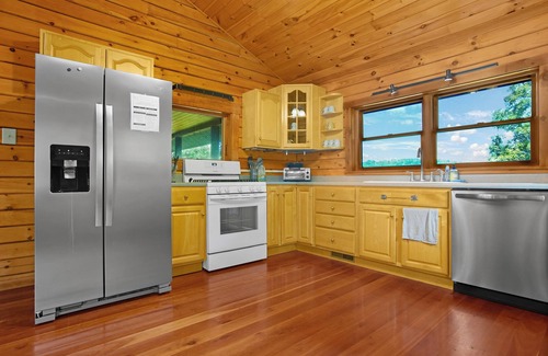 Wellsboro Cabin | Lazy Bear Lodge I Hot Tub + Playground + Views