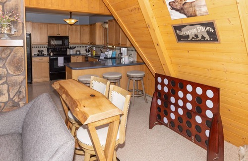 Florissant Cabin | Idyllic Lazy Bear Lodge with Mountain Views and Spa