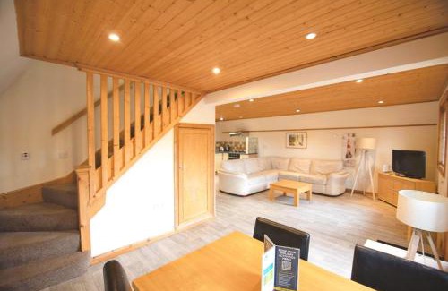 Liverton House | Discover Lazy Bear: Pet-Friendly Getaway with Ocean Views