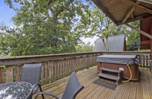 Liverton House | Discover Lazy Bear: Pet-Friendly Getaway with Ocean Views