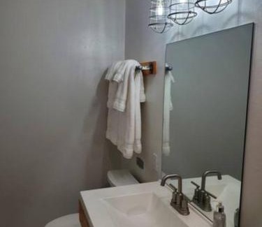 Weiser Hotel | Inviting Lazy Bear Ranch: Pet-Friendly & Wheelchair Accessible
