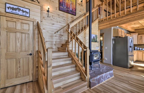 Pagosa Springs Cottage | Relax at Lazy Beaver Lodge Pagosa: Pet-Friendly Cabin Retreat