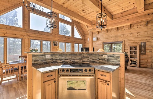 Pagosa Springs Cottage | Relax at Lazy Beaver Lodge Pagosa: Pet-Friendly Cabin Retreat