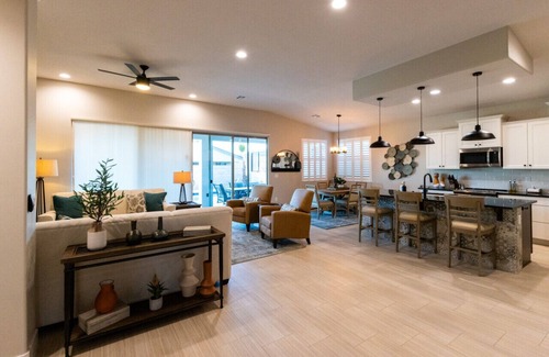 Mesquite House | Unwind at Lazy Boy Manor with Pool & Spa Amenities