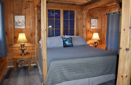 Lake Geneva Bed & Breakfast | Relax at Lazy Cloud: Guest Rated 9.4 with Pool & Spa