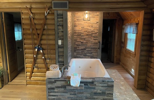 Lake Geneva Bed & Breakfast | Relax at Lazy Cloud: Guest Rated 9.4 with Pool & Spa