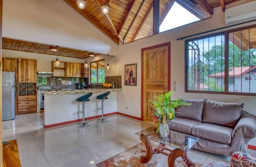 Puerto Viejo de Talamanca Apartment | Discover Lazy Parrots' Apartments: Pool, Beach & Breakfast