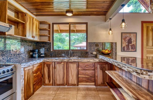 Puerto Viejo de Talamanca Apartment | Discover Lazy Parrots' Apartments: Pool, Beach & Breakfast