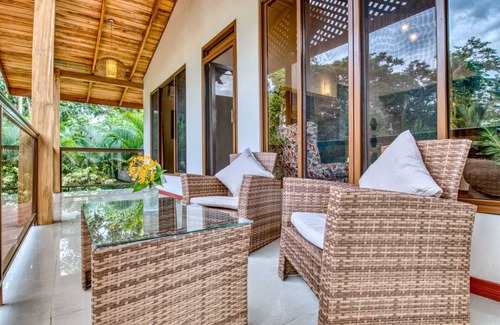 Puerto Viejo de Talamanca Apartment | Discover Lazy Parrots' Apartments: Pool, Beach & Breakfast