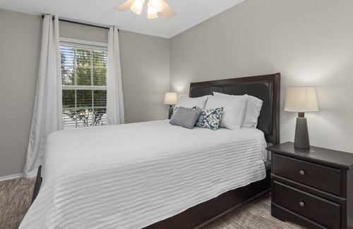 Oakhurst House | Relaxing Retreat at 10 Lazy Bend with Pool & Hot Tub