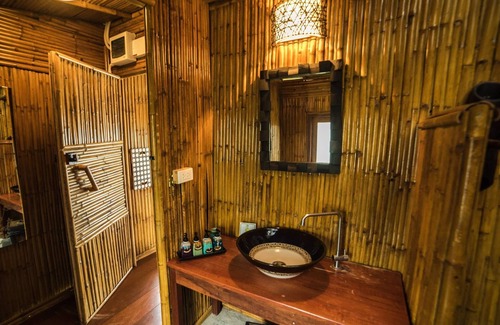 Ko Lanta Hotel | Ideal Stay at Lazy Days Bungalows: Pool and Family-Friendly