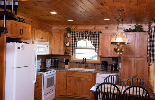 Brookville Cabin | Pet Friendly Lazy Days Cabin with Spectacular Lake Views