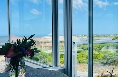Van Dyks Bay Apartment | Relaxing Retreat at Lazy Days, Kleinbaai with Ocean Views