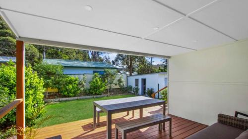 Umina Beach House | Pet-Friendly Lazy Days Seaside Cottage at Umina Beach